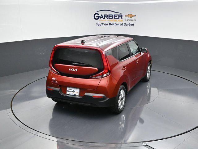 Photo of 2022 Mars Orange Kia Soul