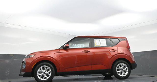 Photo of 2022 Mars Orange Kia Soul