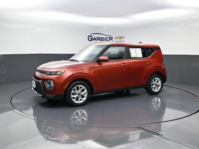 Photo of 2022 Mars Orange Kia Soul
