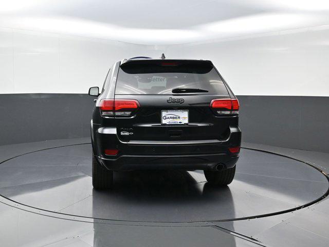 Photo of 2017 Diamond Black Crystal Pearlcoat Jeep Grand Cherokee