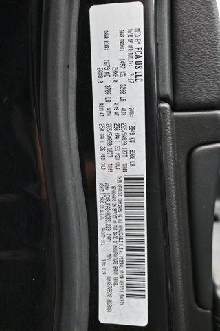 Photo of 2017 Diamond Black Crystal Pearlcoat Jeep Grand Cherokee
