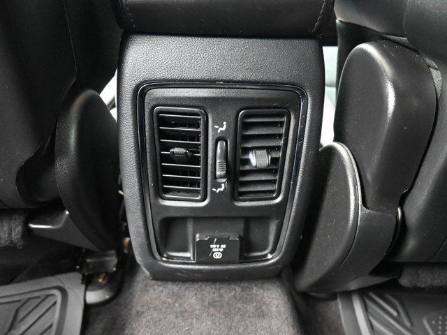 Photo of 2017 Diamond Black Crystal Pearlcoat Jeep Grand Cherokee