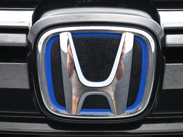 Photo of 2021 Platinum White Pearl Honda CR-V Hybrid