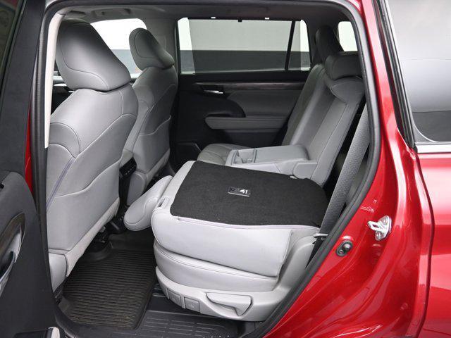 Photo of 2020 Ruby Flare Pearl Toyota Highlander