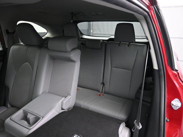 Photo of 2020 Ruby Flare Pearl Toyota Highlander