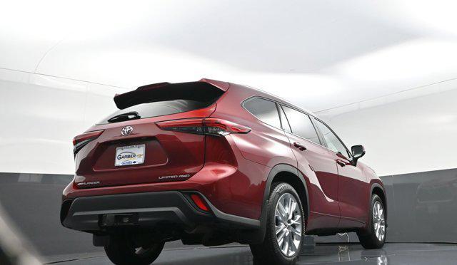 Photo of 2020 Ruby Flare Pearl Toyota Highlander