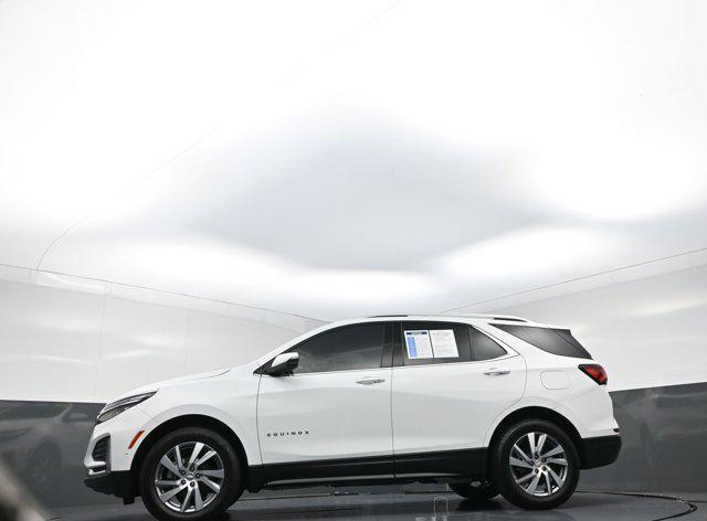 Photo of 2022 Summit White Chevrolet Equinox