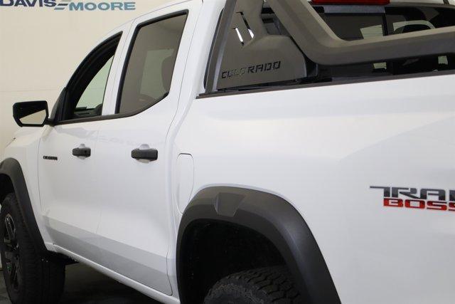 Photo of 2025 Summit White Chevrolet Colorado