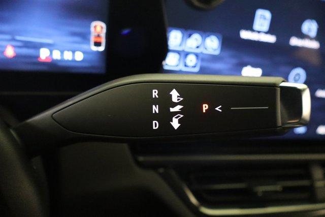 Photo of 2025 Iridescent Pearl Tricoat Chevrolet Equinox EV