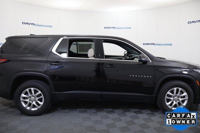 Photo of 2023 Mosaic Black Metallic Chevrolet Traverse