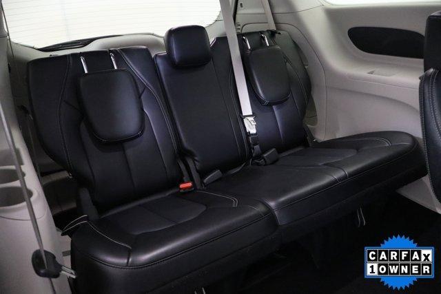 Photo of 2024 Silver Mist Clearcoat Chrysler Pacifica