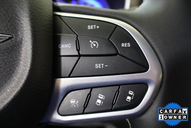 Photo of 2024 Silver Mist Clearcoat Chrysler Pacifica