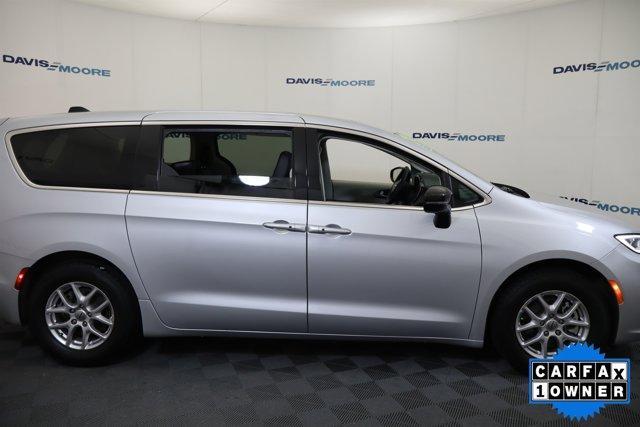 Photo of 2024 Silver Mist Clearcoat Chrysler Pacifica