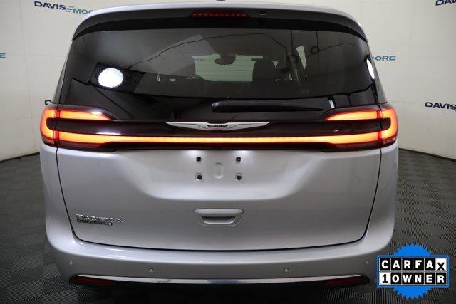 Photo of 2024 Silver Mist Clearcoat Chrysler Pacifica