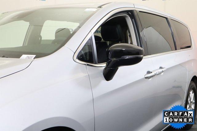 Photo of 2024 Silver Mist Clearcoat Chrysler Pacifica