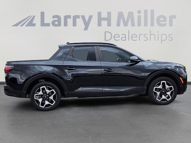 Photo of 2024 Phantom Black Hyundai SANTA CRUZ