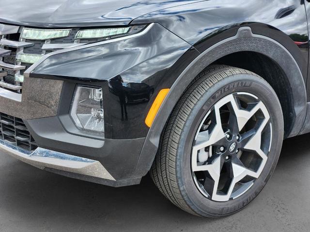 Photo of 2024 Phantom Black Hyundai SANTA CRUZ