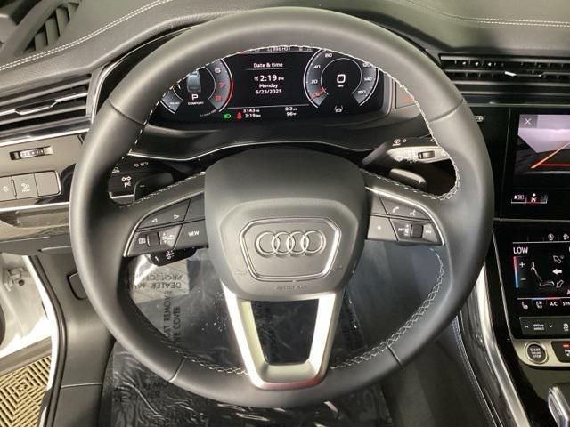 Photo of 2025 White Audi Q7