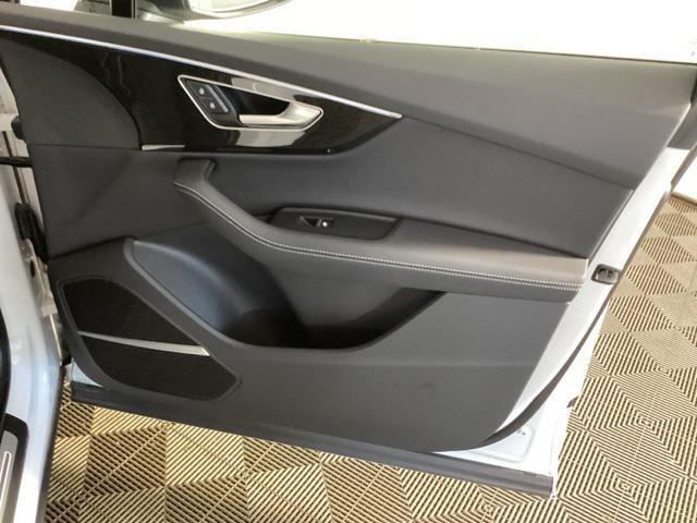 Photo of 2025 White Audi Q7