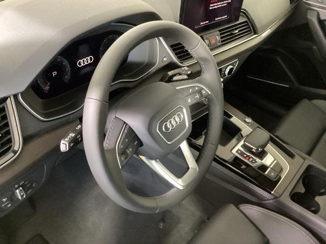 Photo of 2025 Glacier White Metallic Audi Q5