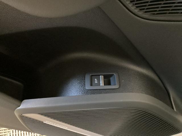 Photo of 2025 Glacier White Metallic Audi Q5