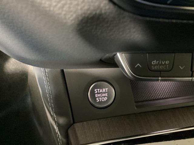 Photo of 2025 Glacier White Metallic Audi Q5