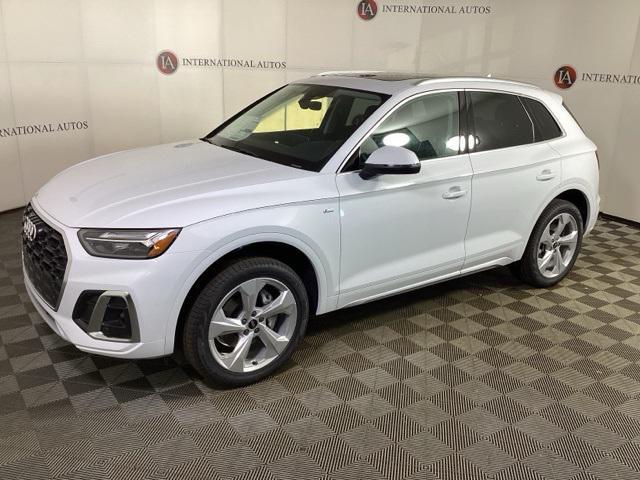 Photo of 2025 Glacier White Metallic Audi Q5