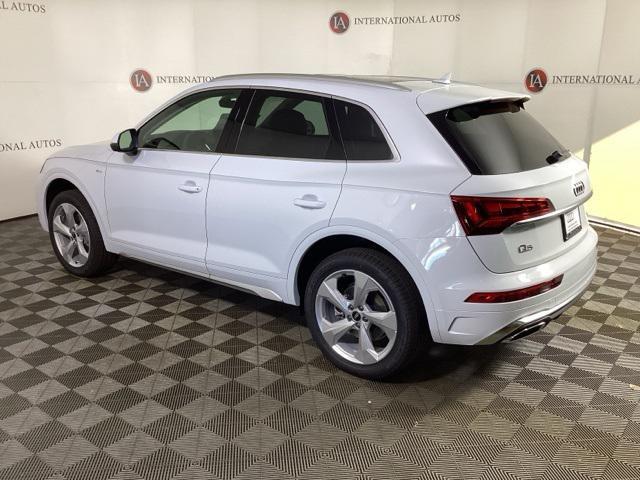 Photo of 2025 Glacier White Metallic Audi Q5