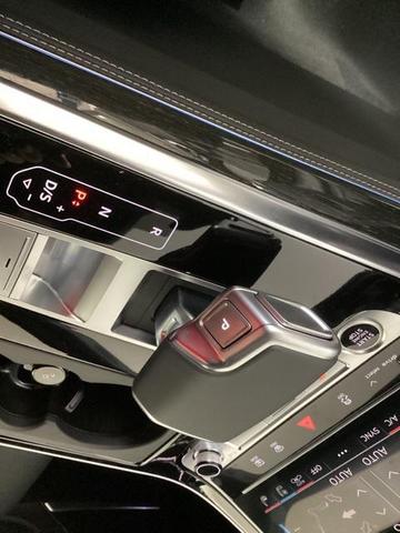 Photo of 2025 White Audi Q7