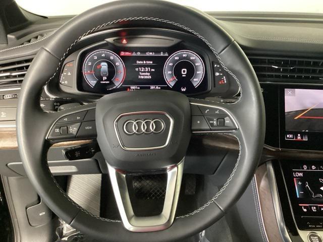 Photo of 2025 Black Metallic Audi Q7