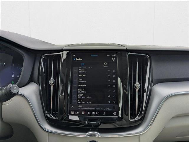 Photo of 2024 Onyx Black Metallic Volvo XC60