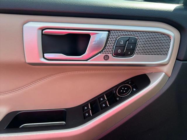 Photo of 2023 Black Ford Explorer