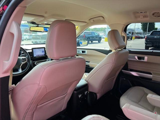 Photo of 2023 Black Ford Explorer
