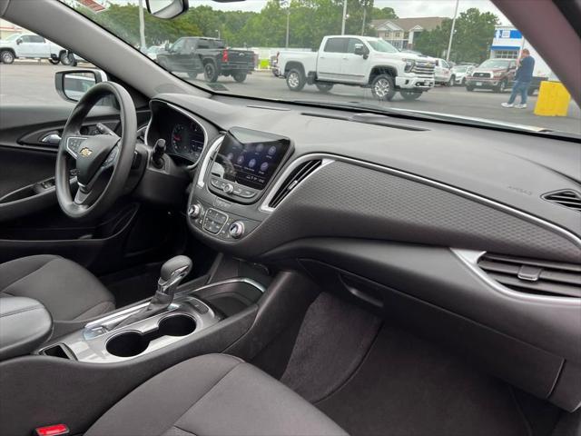 Photo of 2023 White Chevrolet Malibu