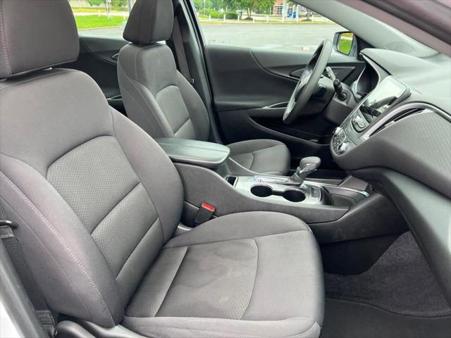 Photo of 2023 White Chevrolet Malibu