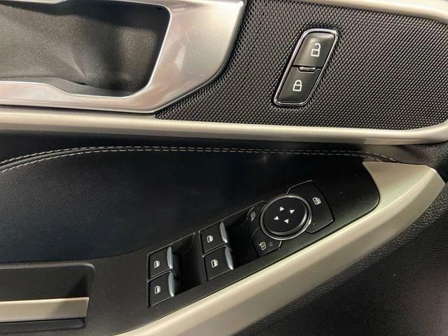 Photo of 2021 Infinite Blue Metallic Tinted Clearcoat Ford Explorer