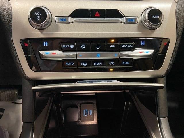 Photo of 2021 Infinite Blue Metallic Tinted Clearcoat Ford Explorer