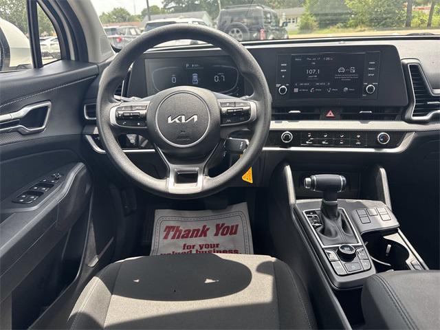 Photo of 2024 Snow White Pearl Kia Sportage