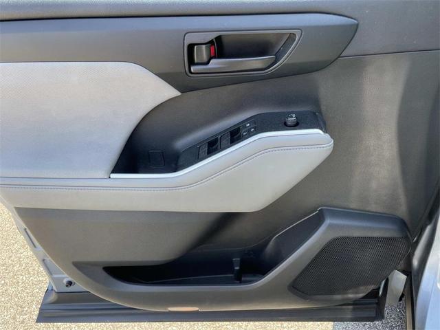 Photo of 2020 Celestial Silver Metallic Toyota Highlander