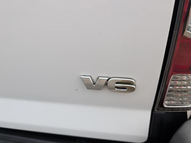 Photo of 2015 Super White Toyota Tacoma