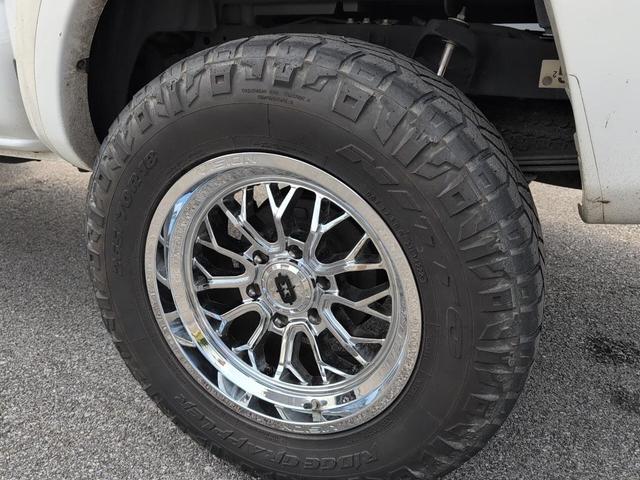 Photo of 2015 Super White Toyota Tacoma