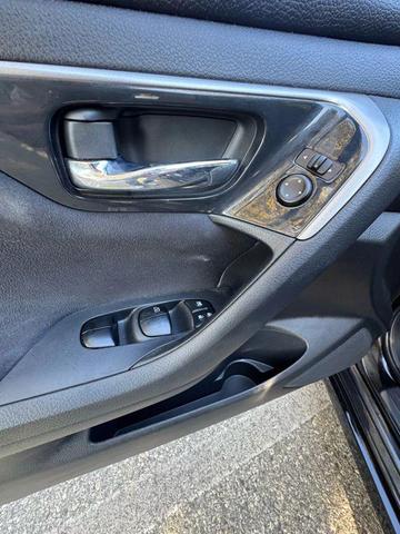 Photo of 2014 Super Black Nissan Altima