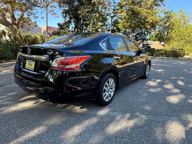 Photo of 2014 Super Black Nissan Altima