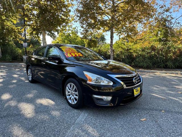 Photo of 2014 Super Black Nissan Altima