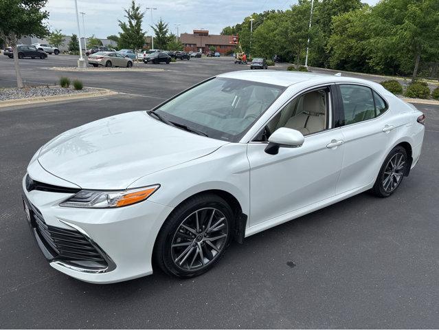 Photo of 2023 Wind Chill Pearl Toyota Camry Hybrid