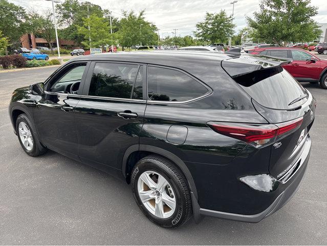 Photo of 2024 Midnight Black Metallic Toyota Highlander