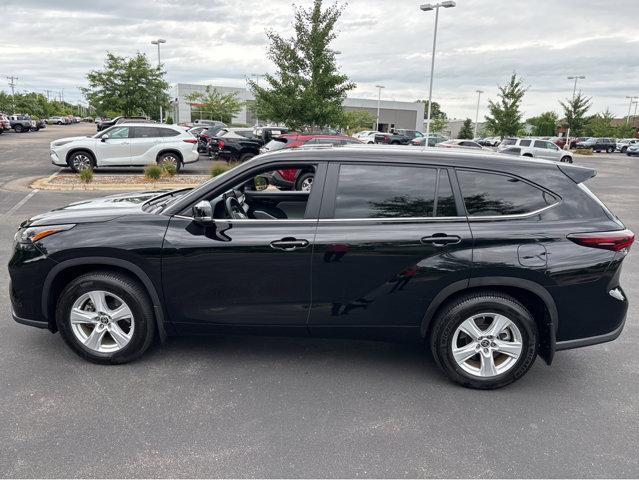 Photo of 2024 Midnight Black Metallic Toyota Highlander