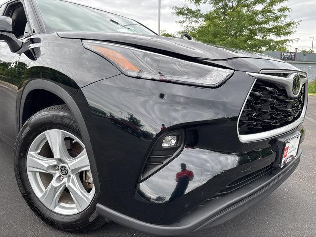 Photo of 2024 Midnight Black Metallic Toyota Highlander