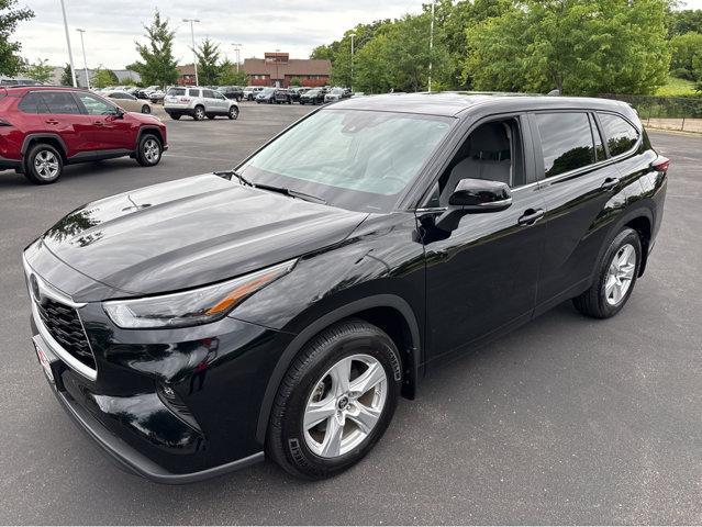 Photo of 2024 Midnight Black Metallic Toyota Highlander