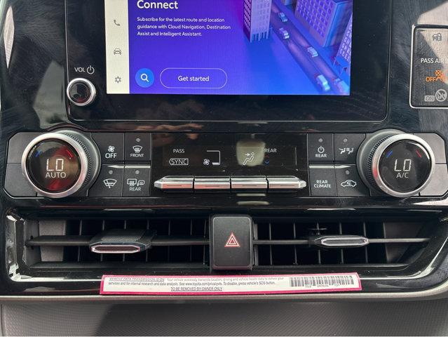 Photo of 2024 Midnight Black Metallic Toyota Highlander